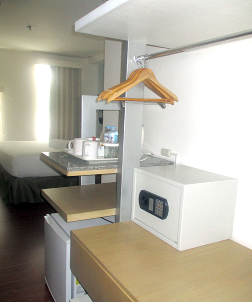 Fersal Hotel Makati Avenue Makati City Luaran gambar